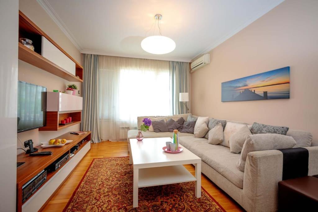 Green Apartment - Top Location, Near City Center! โซเฟีย ภายนอก รูปภาพ