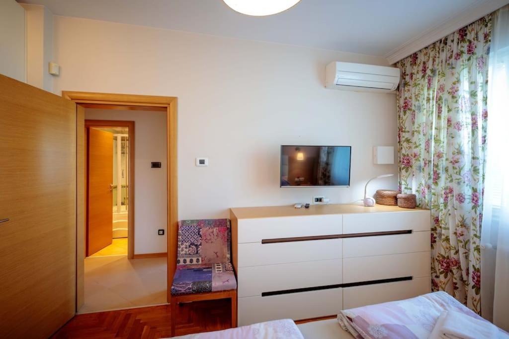 Green Apartment - Top Location, Near City Center! โซเฟีย ภายนอก รูปภาพ