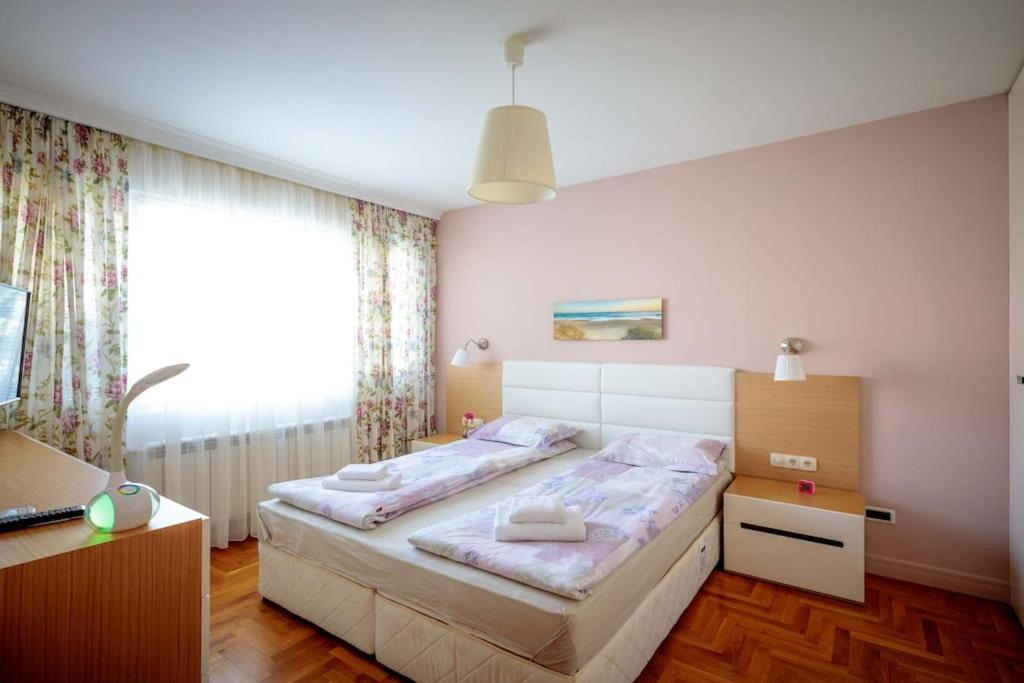 Green Apartment - Top Location, Near City Center! โซเฟีย ภายนอก รูปภาพ
