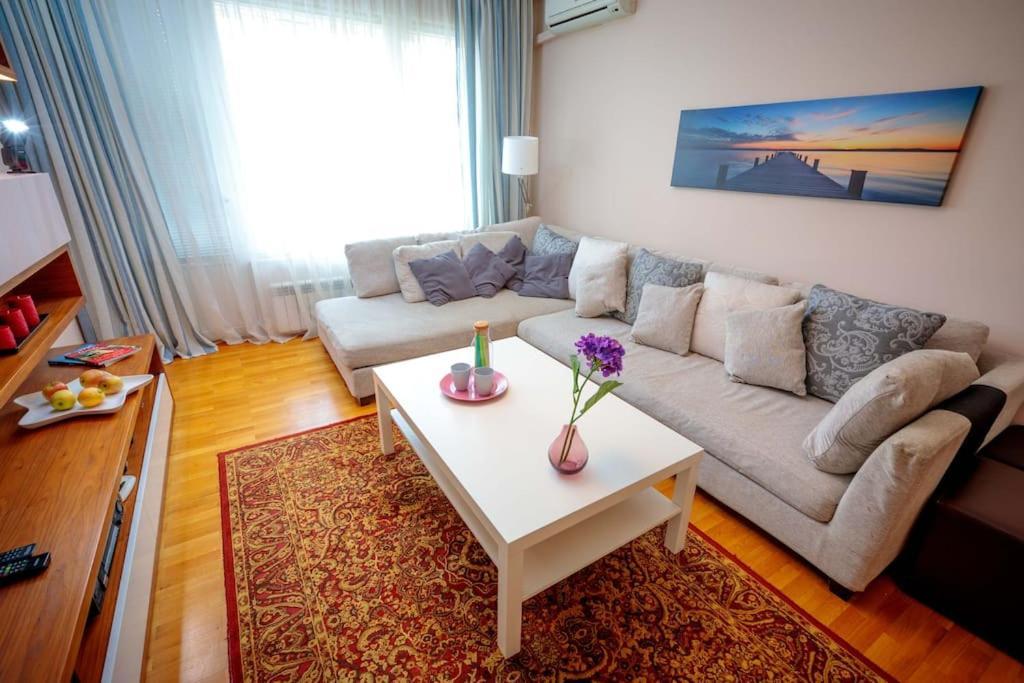 Green Apartment - Top Location, Near City Center! โซเฟีย ภายนอก รูปภาพ