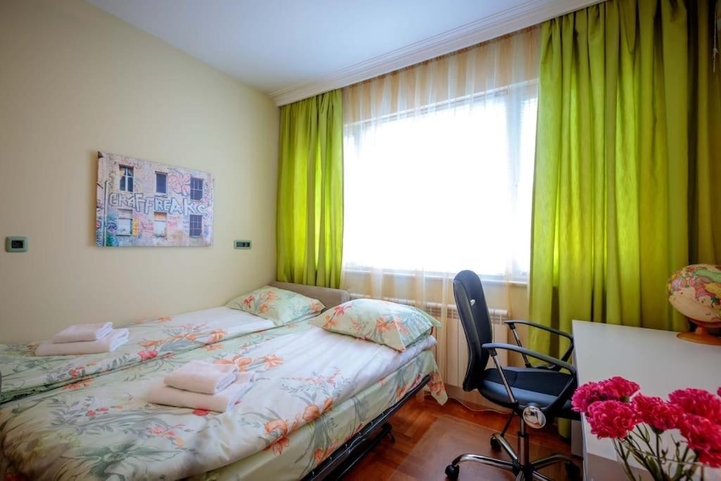 Green Apartment - Top Location, Near City Center! โซเฟีย ภายนอก รูปภาพ