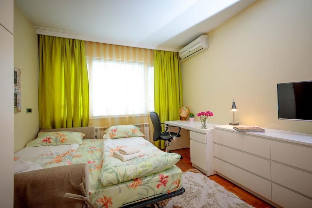 Green Apartment - Top Location, Near City Center! โซเฟีย ภายนอก รูปภาพ